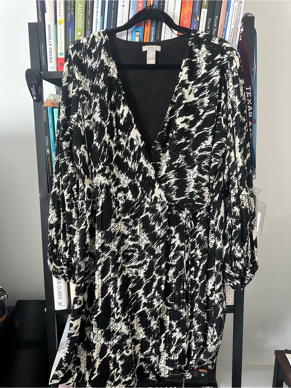 H&M Black & White Abstract Print Midi Dress